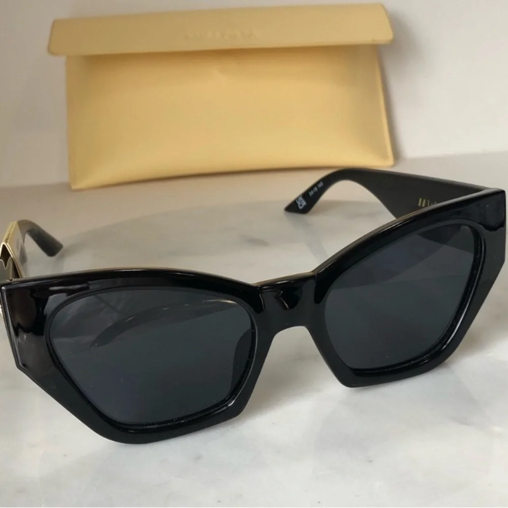 Missoma x Le Specs Venus Ridge Heart Black Cat-Eye Sunglasses
